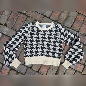 Pink Rose Black and Cream Houndstooth Patterned Sweater Size Small Vguc